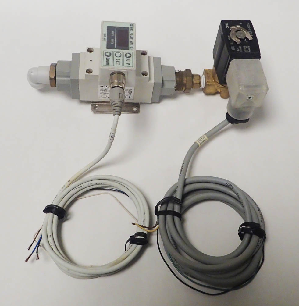 SMC PF2A751-04-67 FLOW SWITCH w/ SMC VX2230-025DZ1-B SOLENOID VALVE