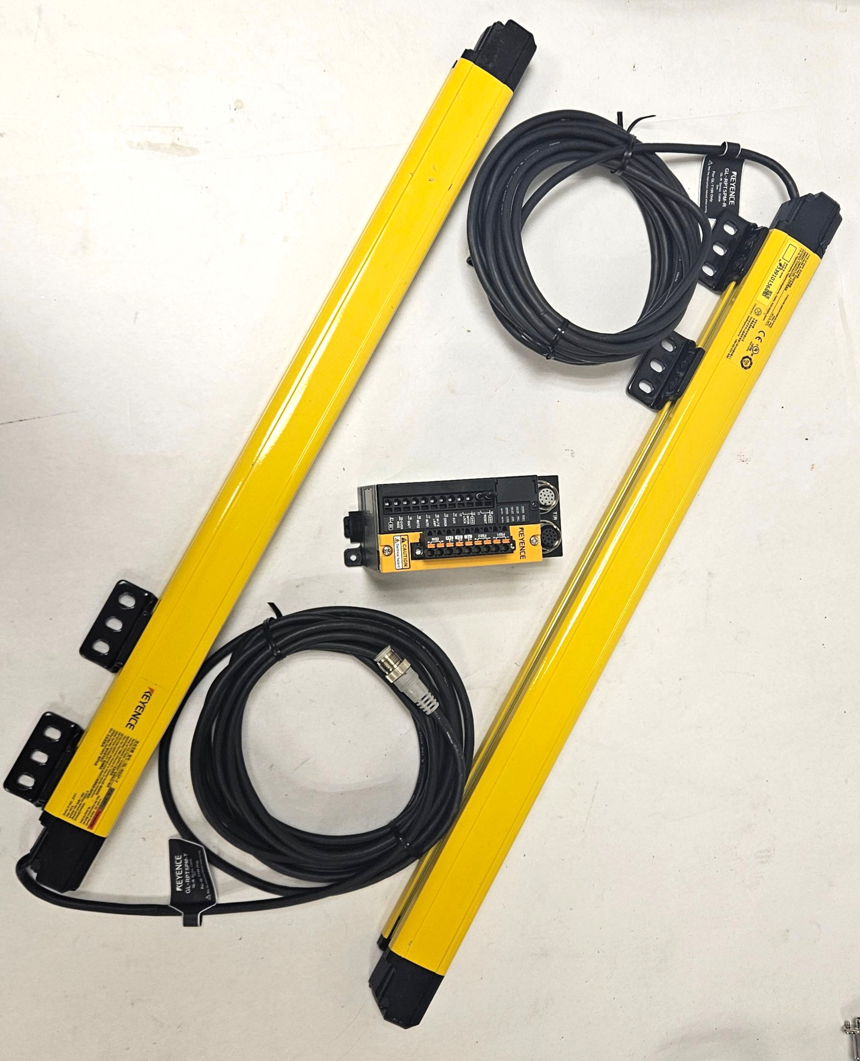 KEYENCE GL-R55F Safety Light Curtain Transmitter/Receiver (T / R) + GL-T11R Relay Terminal