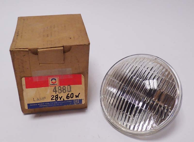 Wagner / Delco 4880 28V 60W Head Lamp Seal Beam CIM NOS