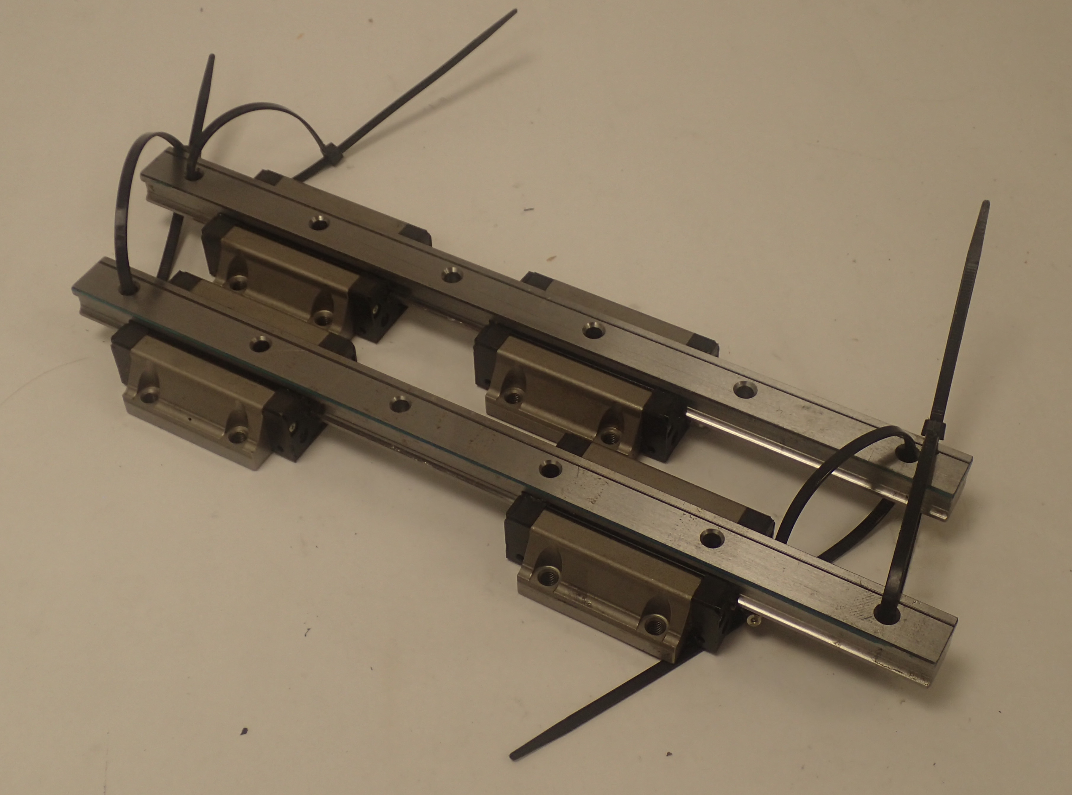THK LINEAR GUIDE RAIL ASSEMBLY WITH BEARING CARRIAGE INDUSTRIAL MOTION SYSTEM IN PAIR