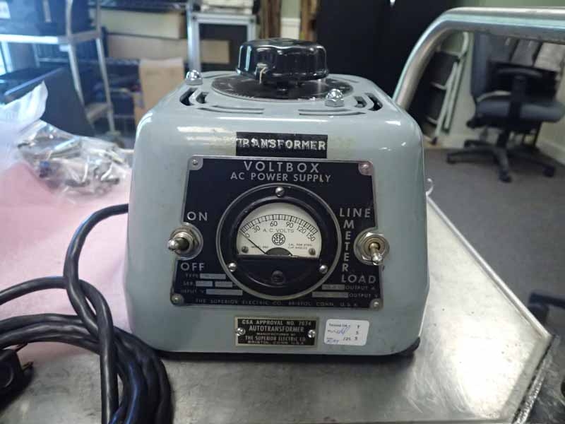 Superior Electric Voltbox UC1M AC Autotransformer / Variac / Power Supply 0-135V 7.5A Output