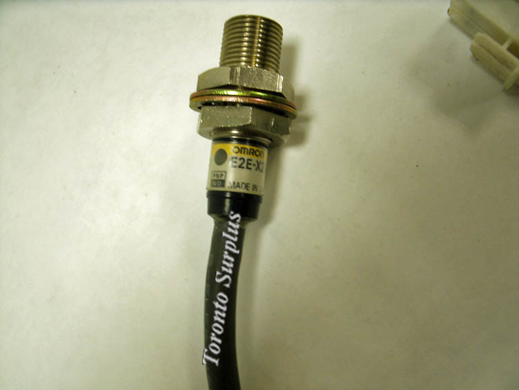 Omron E2E -X2F1 / E2EX2F1 Proximity Sensor, 12 -24 VDC