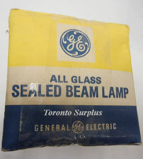 General Electric 4415A 12.8 V, 35W, Sealed Beam Lamp BNIB / NOS