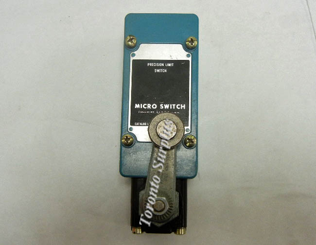Honeywell 51ML7 MicroSwitch DPDT Side Rotary Limit Switch W/ Roller Level Conduit 10A, 250VAC