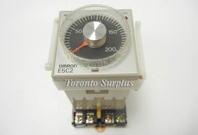 Omron E5C2 Temperature Controller 8 Pin W/ Omron P2CF-08 Front Connecting Socket
