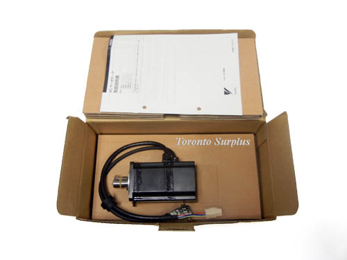Yaskawa Electric SGM-02VGN 72 Servo Motor 200V, 2.0A, 3000 RPM, 0.637 Nm BRAND NEW / NOS