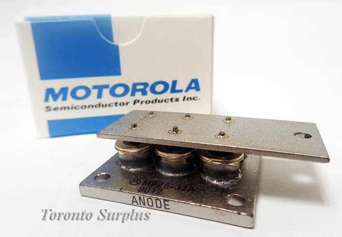 Motorola MPZ5-32A / MPZA32A Silicon Power Transient Suppressor Diode, Single, Unidirectional, Anode to Case 28V Flange-B, BNIB / NOS
