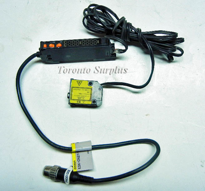 Omron E3C-LD21 / E3CLD21 Photoelectric Sensor with Separate E3C-LDA / E3CLDA Digital Amplifier and E3X-CN21-M1J / EXCN21M1J Connector